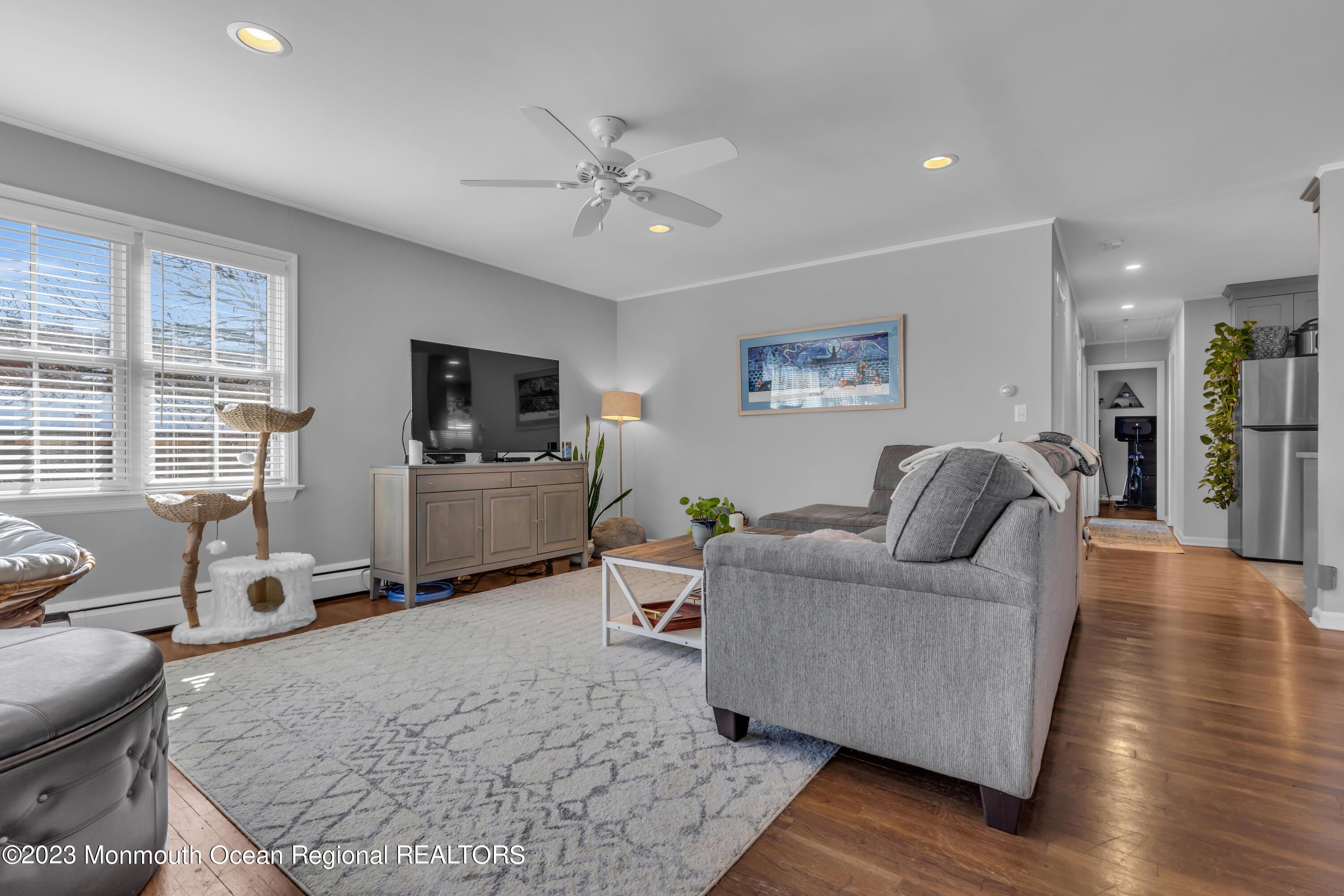 Spacious living room