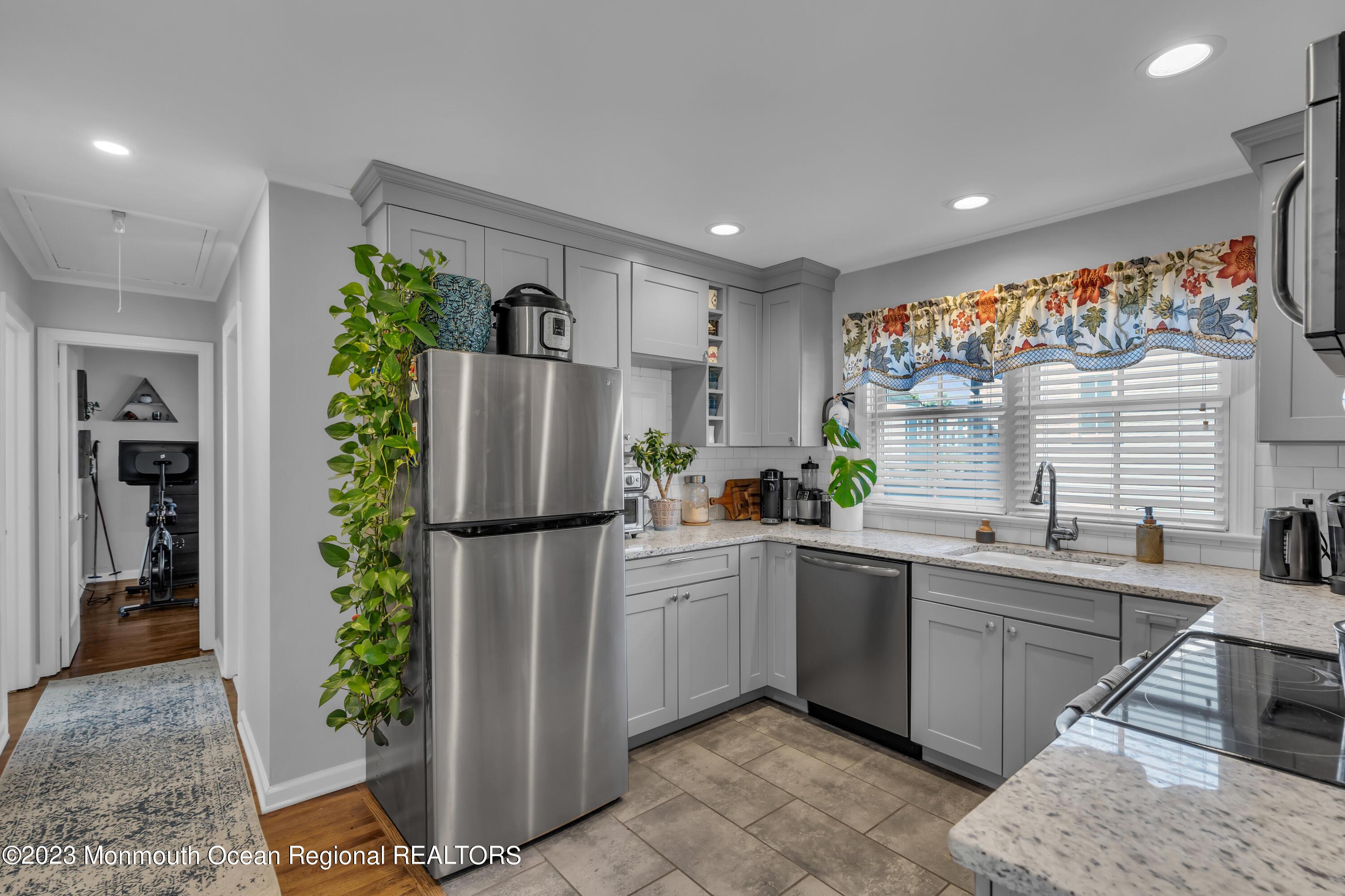 Renovated Kitchen with soft closure Shaker cabinets, granite surfaces & stainless steel appliances!