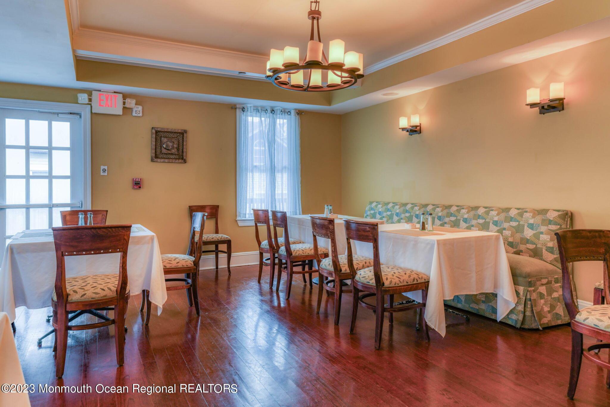 27.5 X 39 Dining Room