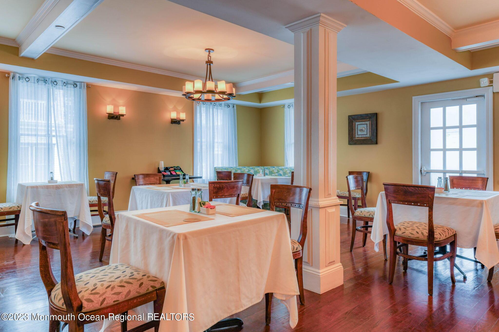 27.5 X 39 Dining Room