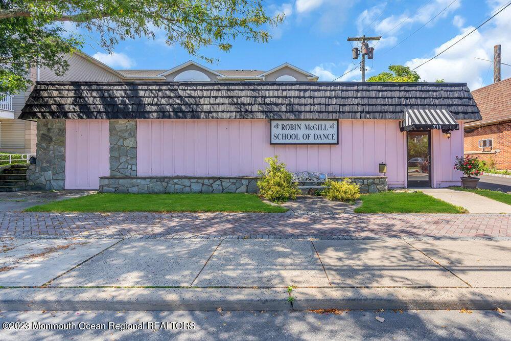 Photo of 711 Main Street, Avon-by-the-sea NJ 07717