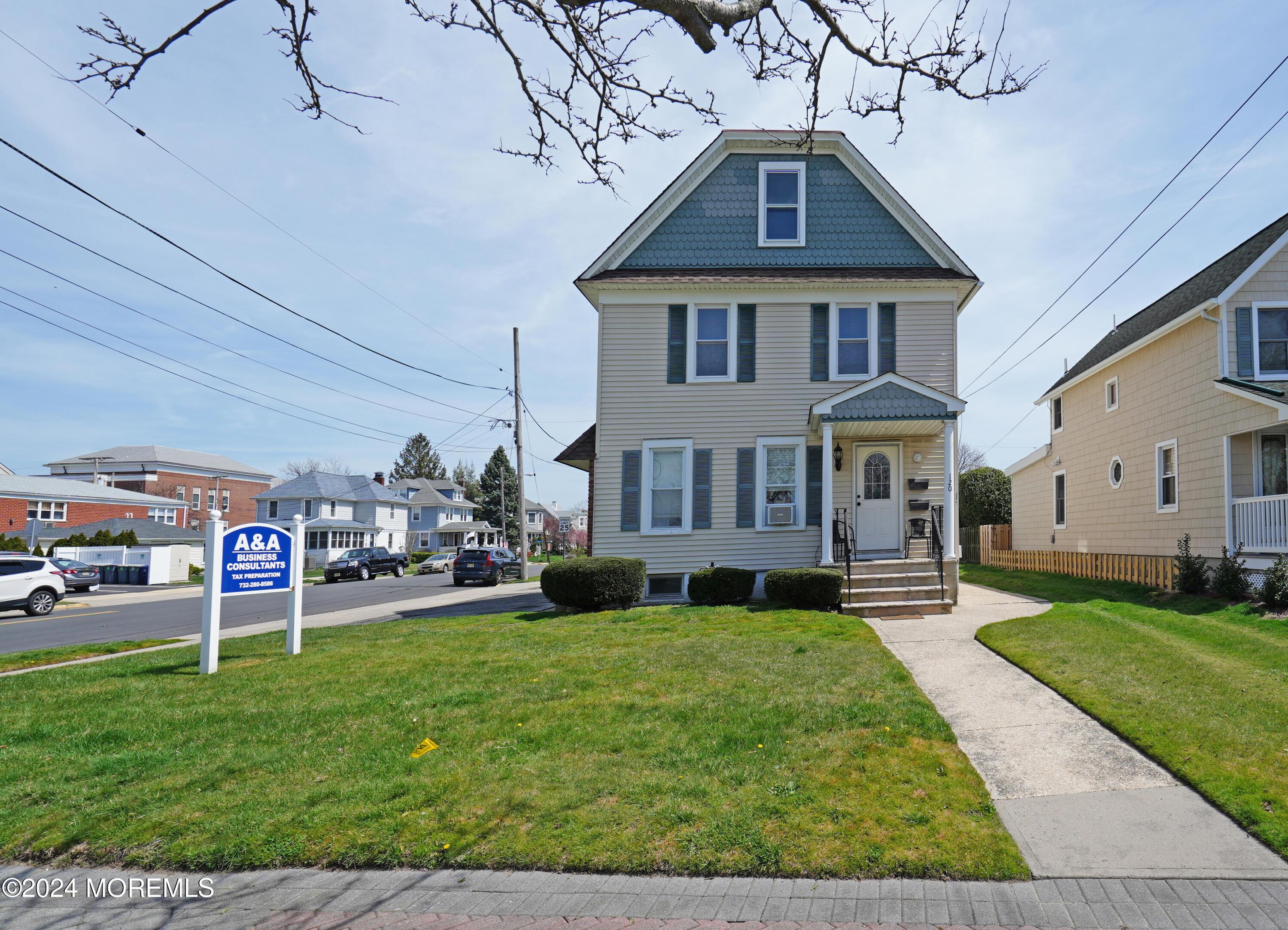 All 3 Residential Unit Entrances face Main St