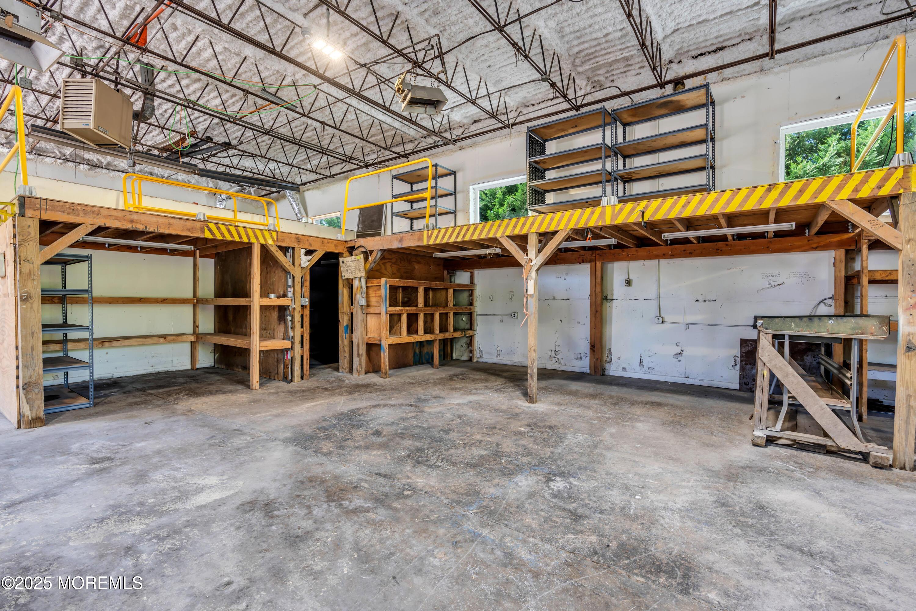 Warehouse w. Storage