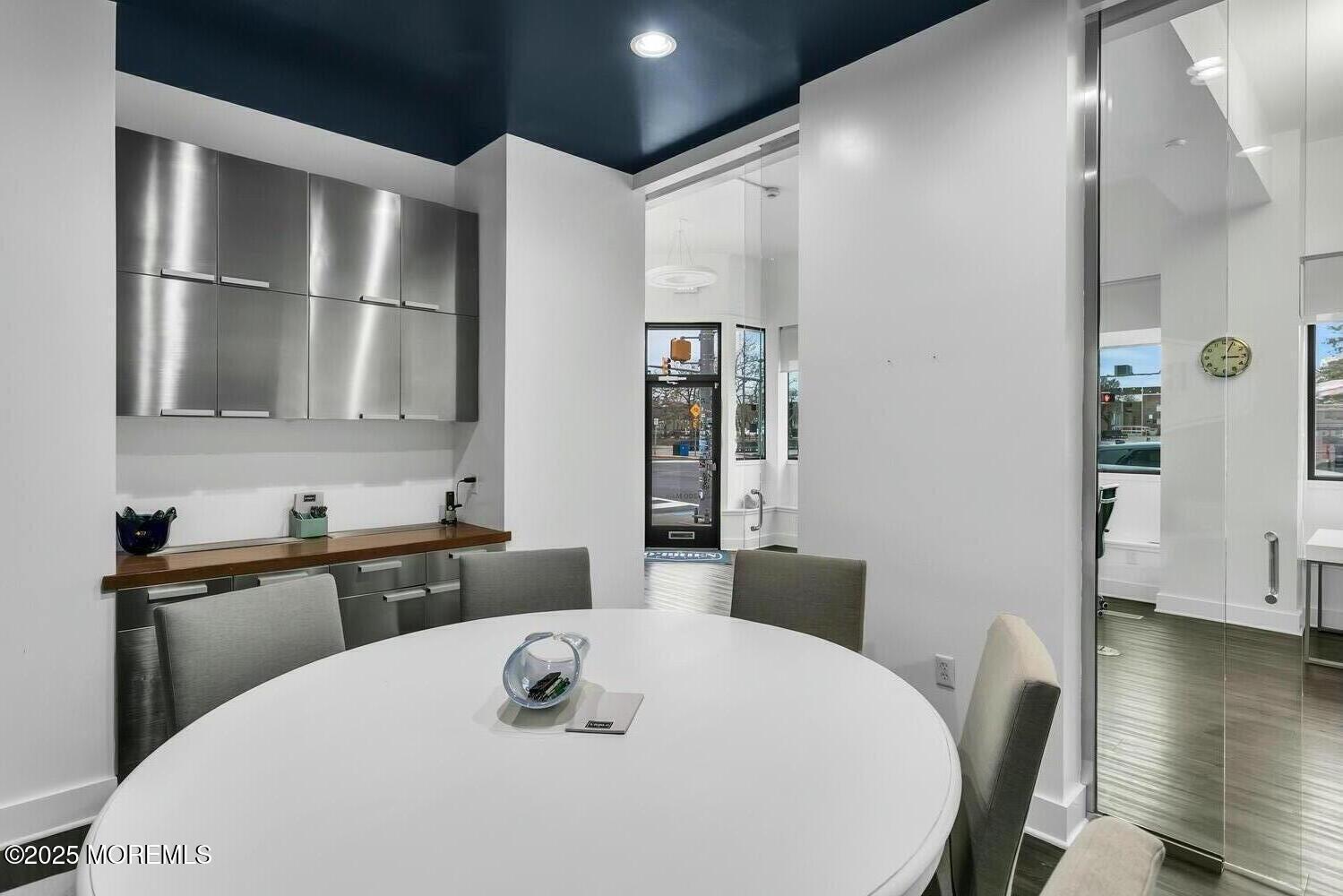 4 Conference Room hours (per month)