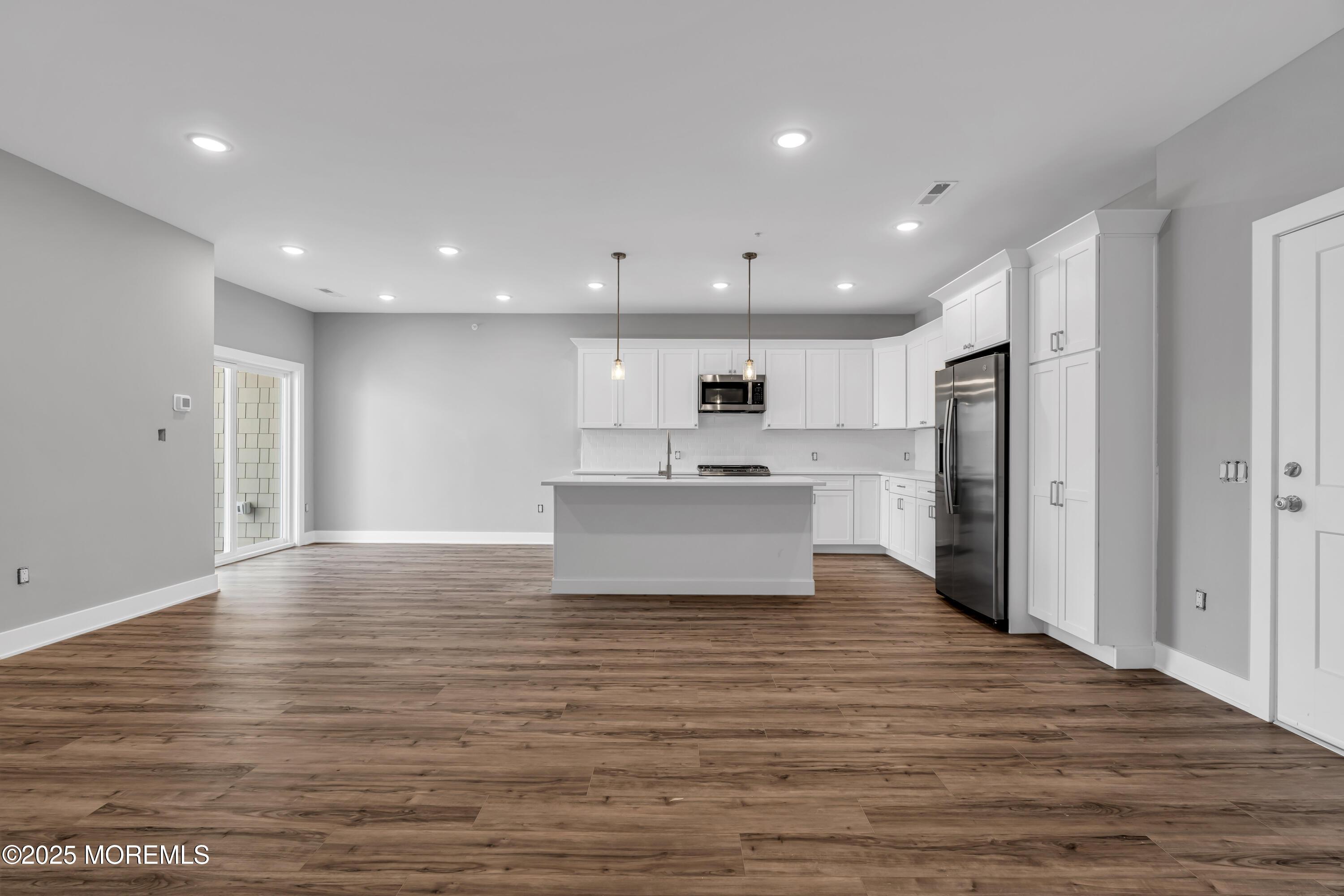Center Island & Recessed Lights