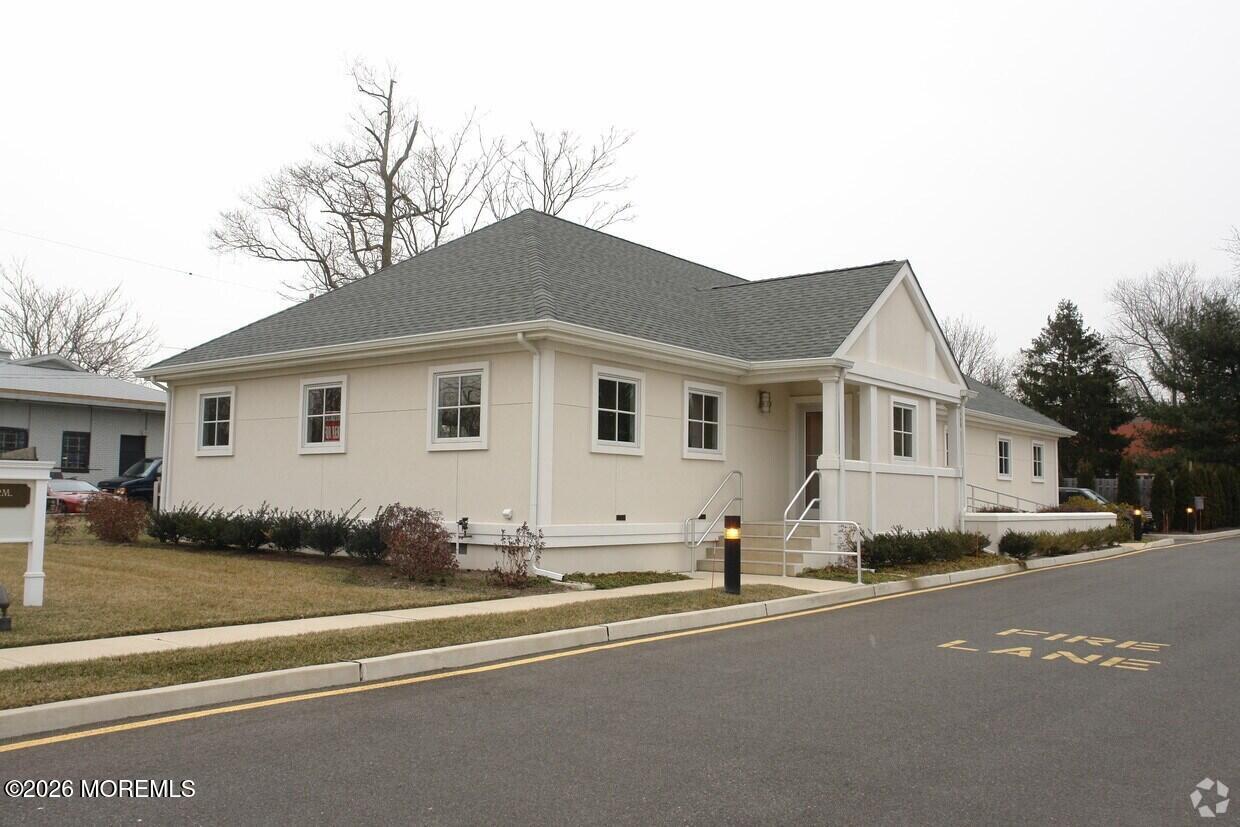 Image of 215 Monmouth Road, Oakhurst NJ 07755