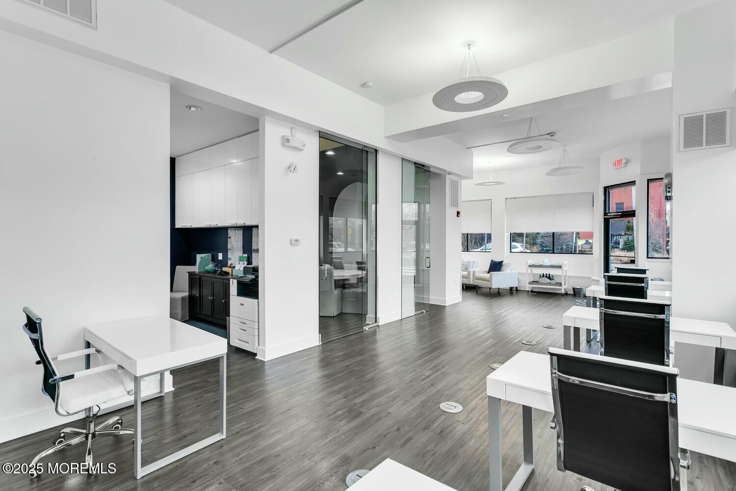 Access to Lounge Area