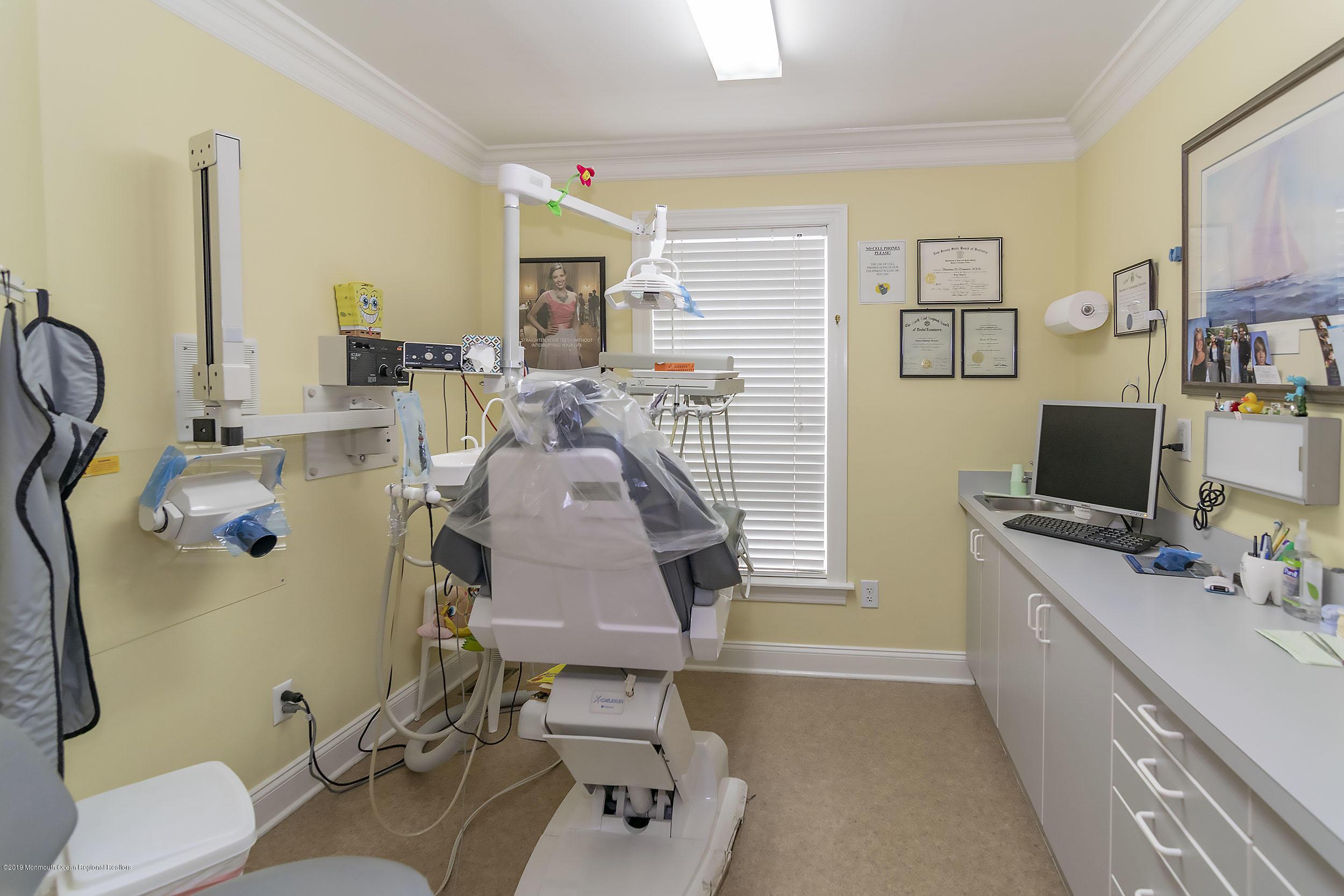 TENANT'S DENTAL EXAM ROOM
