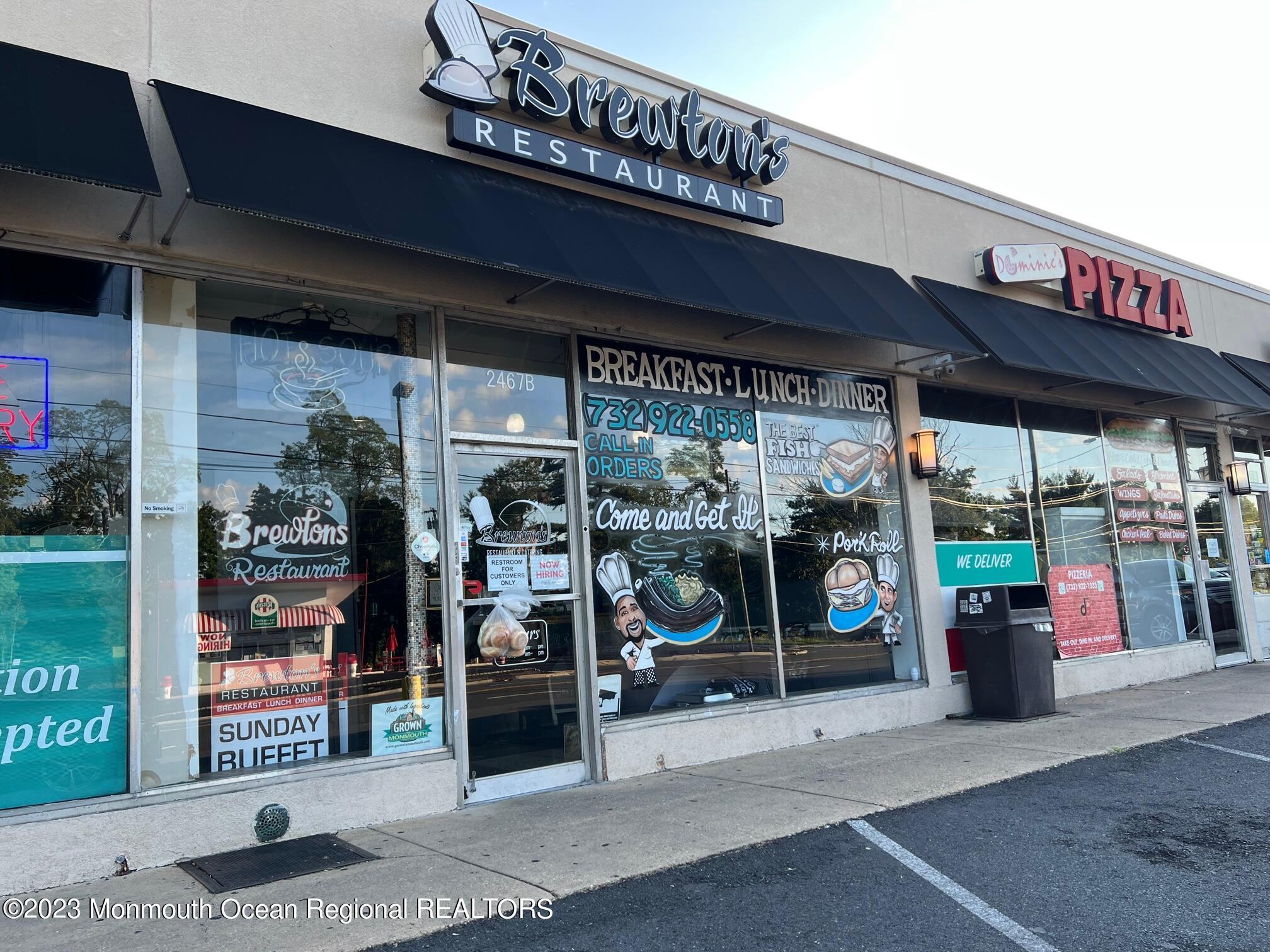 Seats over 30 customers!