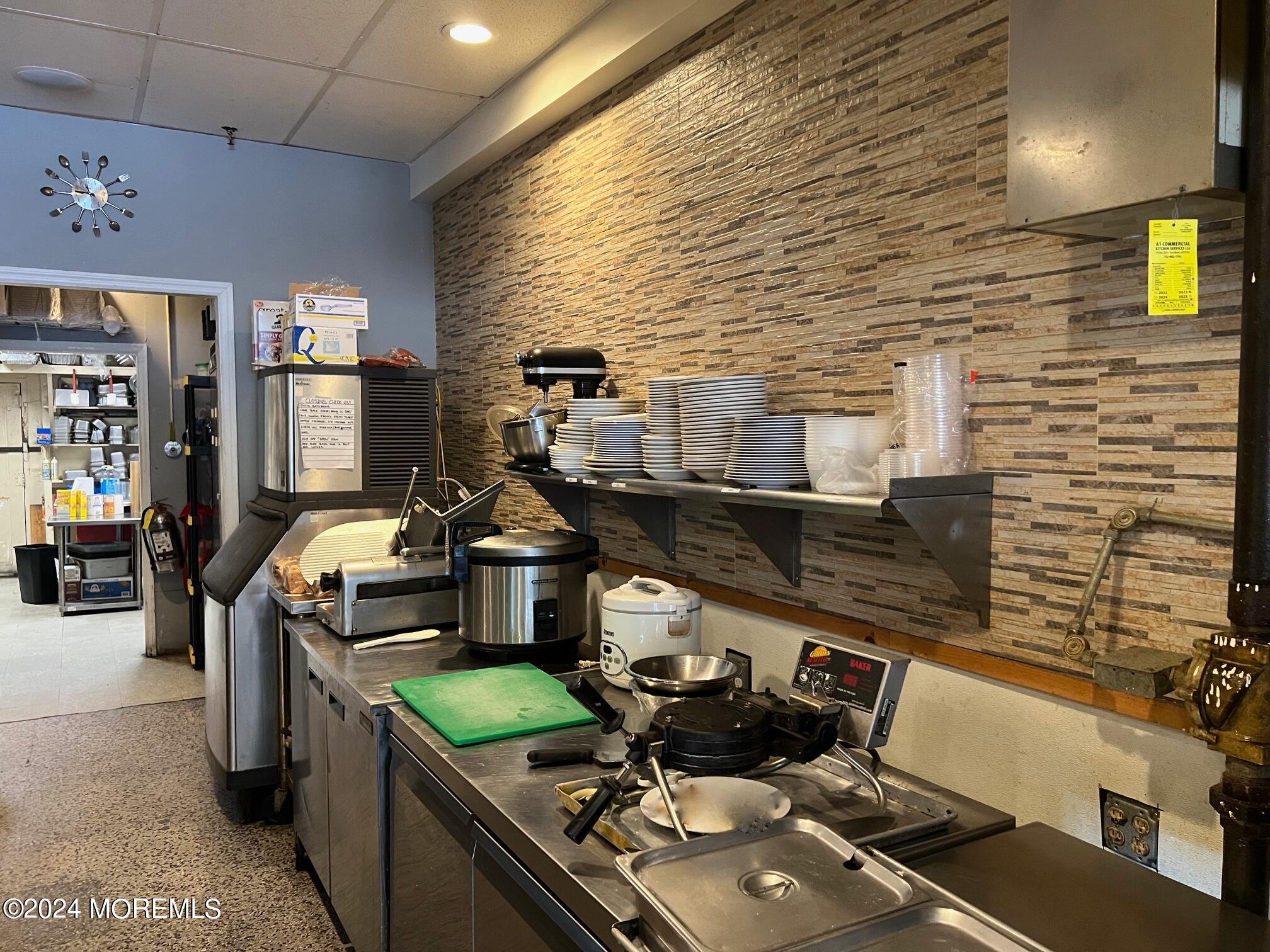 This kitchen is equipped with all that you need!