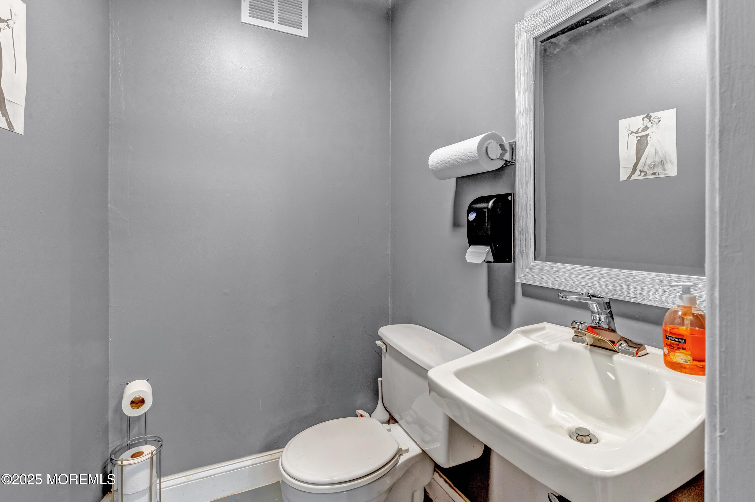 Photo of 295 Main Street, Keansburg NJ 07734