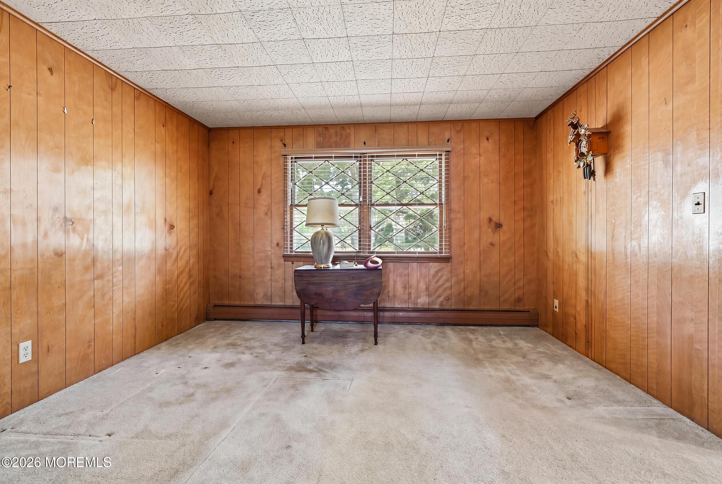Bonus Living space- office