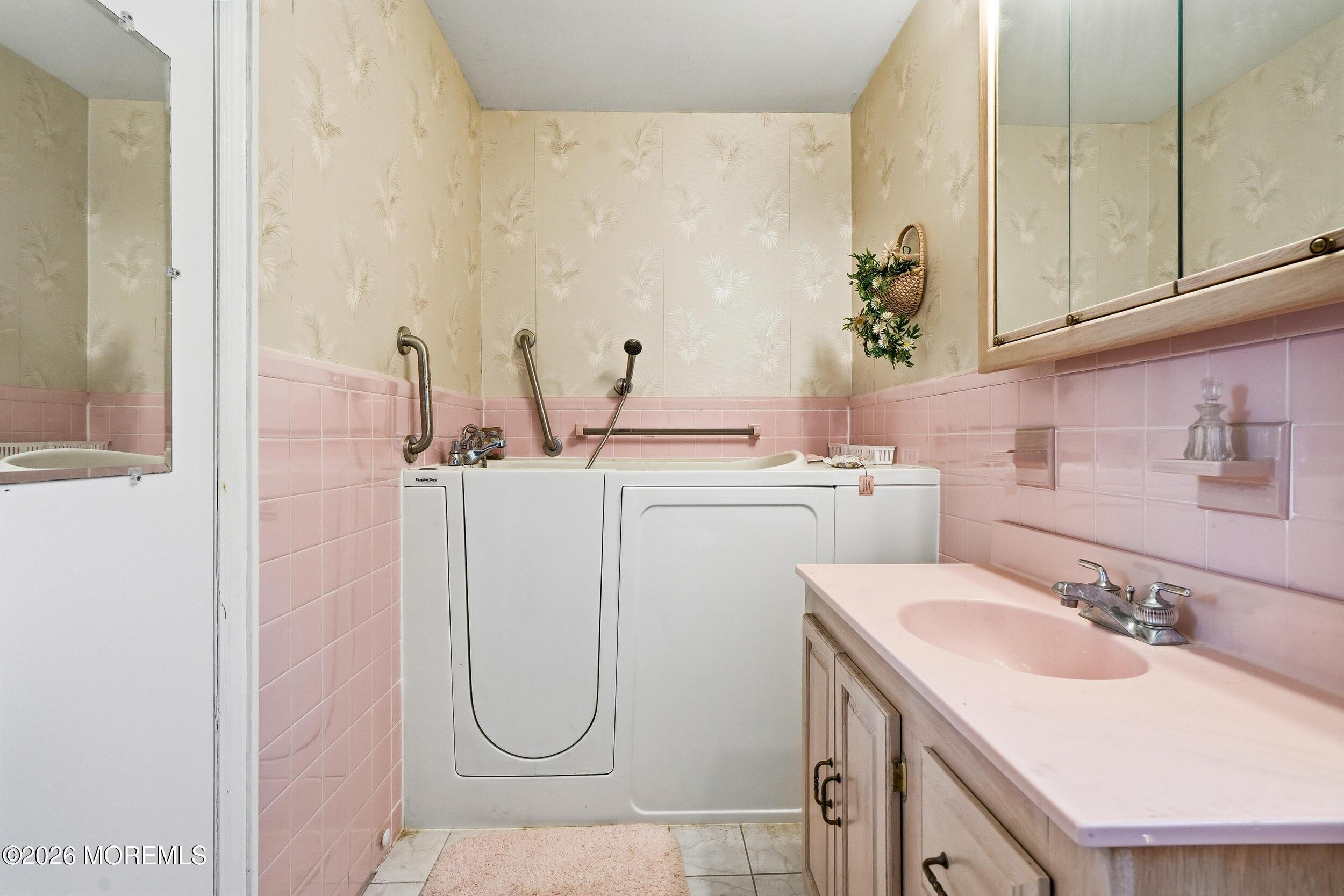 Hallway full bath