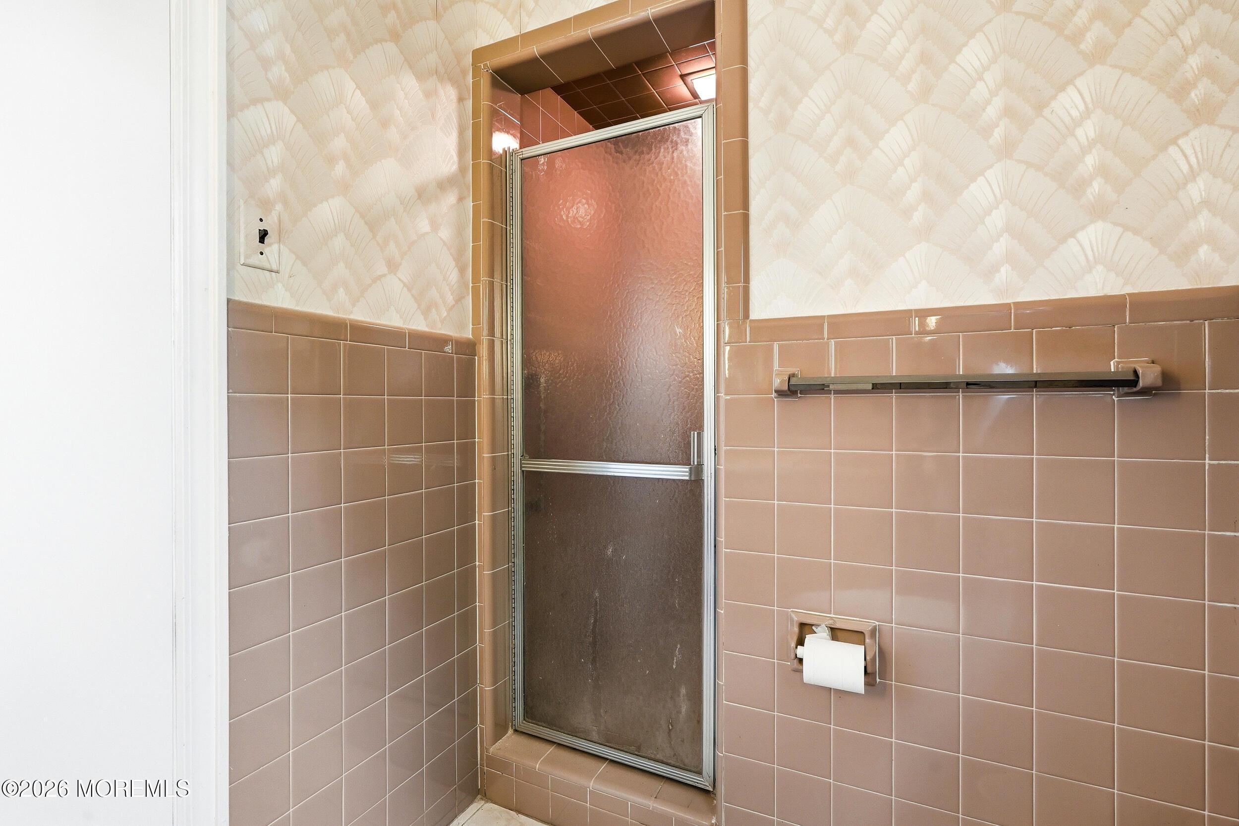 Primary shower