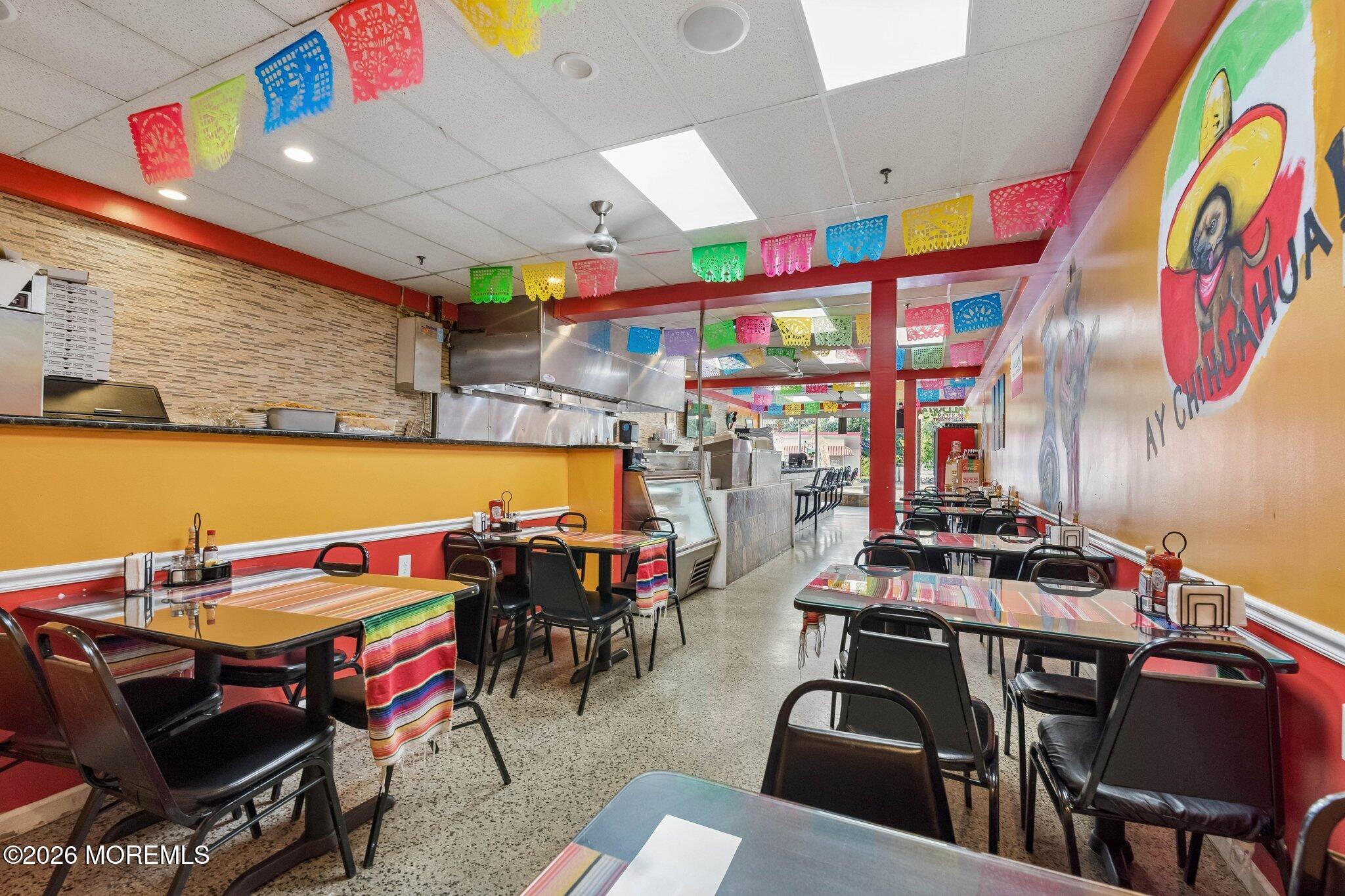 This is a beautiful restaurant and it is clean!